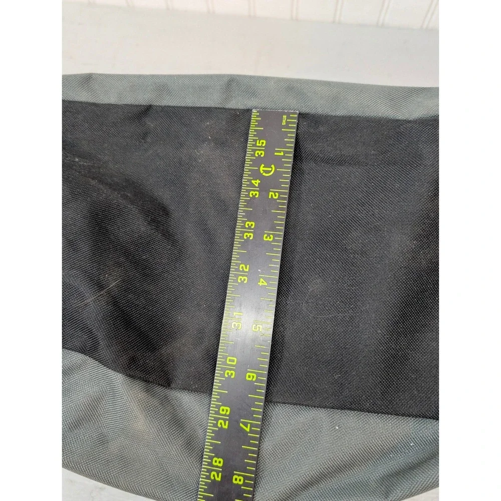 Thule Quest Travel Messenger Bag Black Grey Canvas Adjustable Strap Car Top